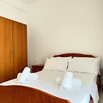 44 * Sarandë
