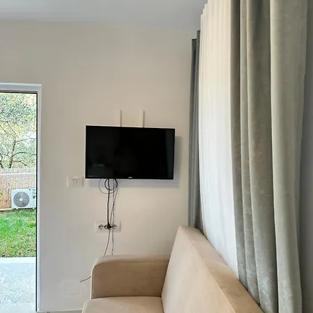 44 * Sarandë